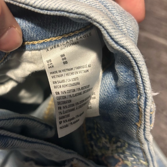 American eagle ripped stretchy blue jean shorts, size 00. - Picture 4 of 6